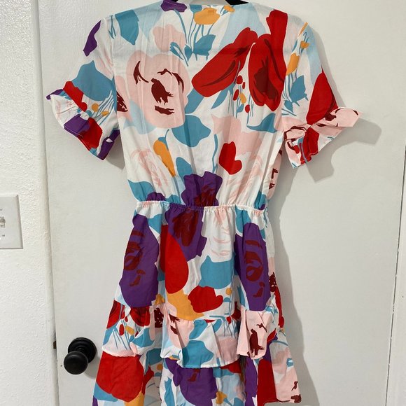 Abstract Print Plunging Neck Layered Hem Dress - Picture 4 of 4